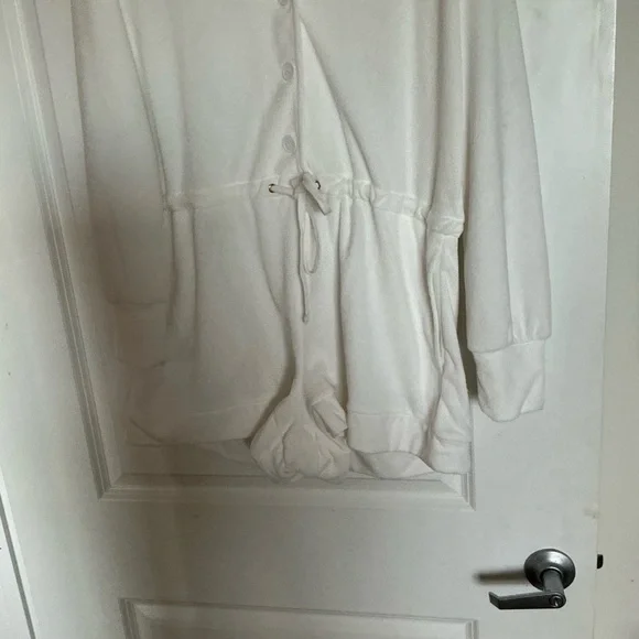 WeWoreWhat Cream jumper with Classic Lapel Design - Picture 4 of 6